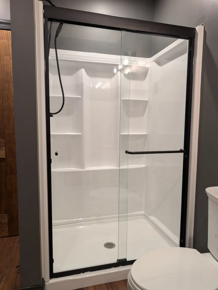 Frameless swing door