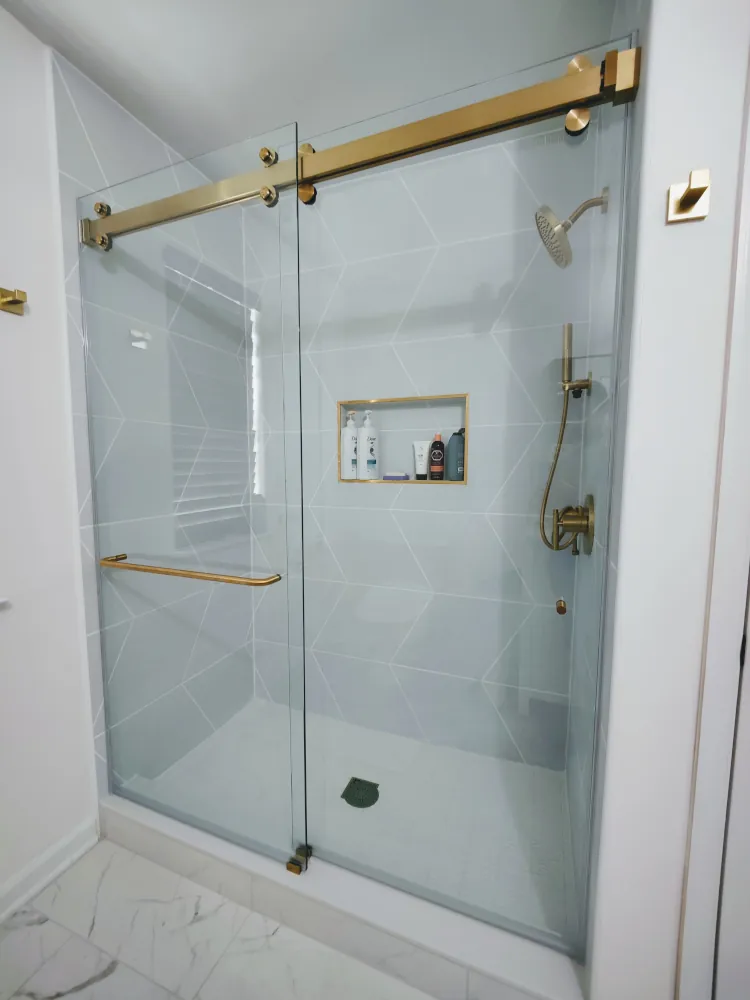 Frameless swing door