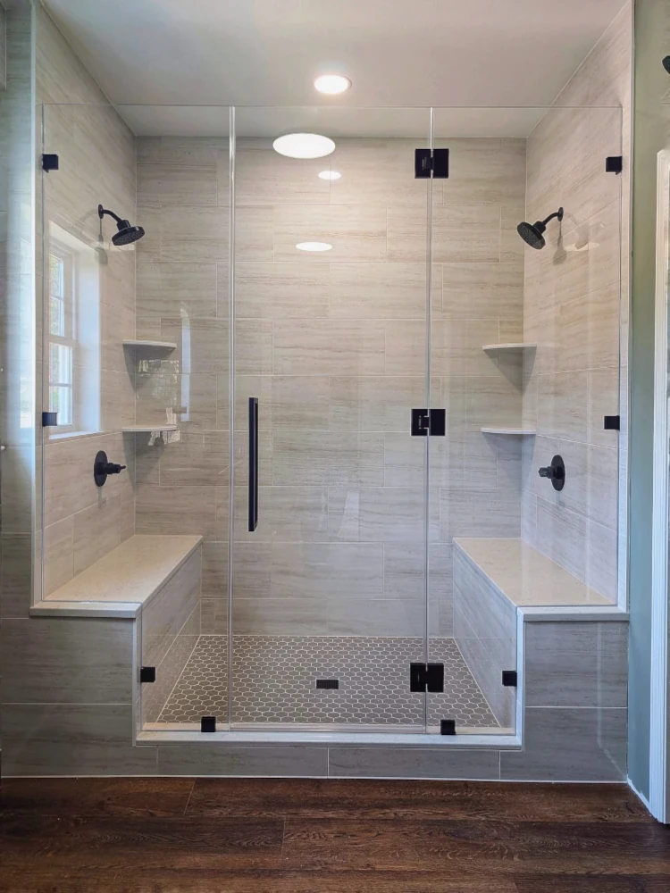 Frameless swing door